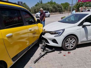 Kuşadası’nda Trafik Kazası: 2 Yaralı
