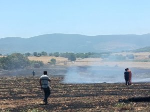 Saman Balyası Yapan Araçtan Çıkan Kıvılcım 30 Dönüm Buğdayını Yaktı