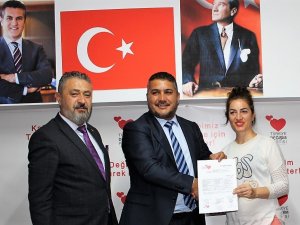 Genel Sekreter Mutlu, Yeni Üyelere Rozet Taktı
