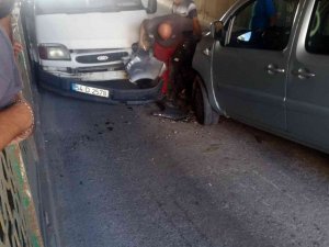 Alt Geçitte Korkutan Kaza: Kafa Kafaya Çarpıştılar