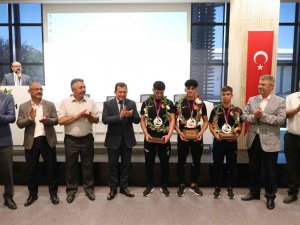 Başarılı Güreşçiler Ödüllendirildi