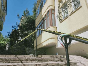 Bayram Temizliği Yaparken Camdan Düştü, Ağır Yaralandı