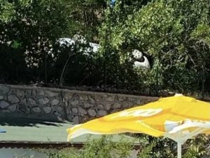 Tunceli’de Otomobil Bahçeye Uçtu: 4 Yaralı