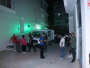 Cinnet Geçiren Şahıs Çocuğunu Ve Eşini Öldürüp İntihar Etti