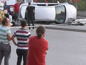 Ankara’da Otomobil Otobüs Durağına Daldı: 6 Yaralı