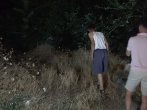 Polis Ve Mahallelinin Didik Didik Aradığı Şüpheli Otların Arasından Çıktı