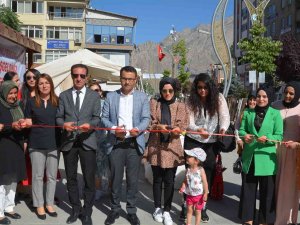 Hakkari’de Yılsonu Sergisine Büyük İlgi