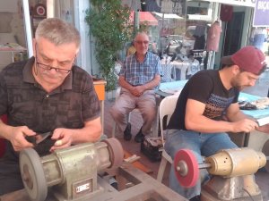 Bıçaklar Kurbana Hazırlanıyor