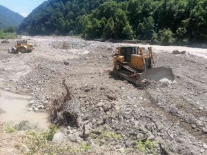 Kocaeli Büyükşehir Belediyesi Ekipleri, Düzce’de Yaraları Sarıyor