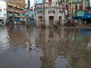 Pakistan’ı Sel Vurdu: 20 Ölü