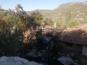 Burdur’da Çıkan Yangında Ev Kullanılmaz Hale Geldi, 1 Ev Ağır Hasar Aldı