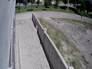 Muhabirin Öldüğü Feci Kaza Güvenlik Kamerasında