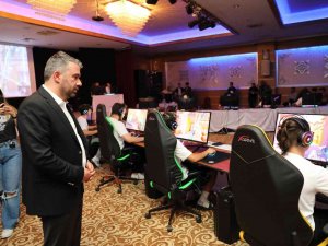 E-spor Ödülleri Başkan Ertuğrul Çetin’den