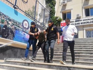 Pendik’te İş Yerinde Hırsızlık Kamerada: Kova Kova Çaldılar