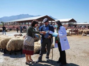 Van Büyükşehir Belediyesi Hayvan Pazarında Bilgilendirme Yaptı