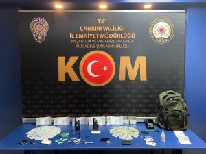 Ehliyet Sınavına Kopya Düzeneği İle Girmeye Çalışırken Yakalandı: Ele Geçirilen Düzenekler Şoke Etti