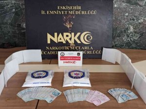 Valizin Etrafına Saklanan 2,6 Kilogram Metamfetamin Ele Geçirildi
