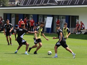 Beşiktaş Günün İlk Antrenmanını Yaptı
