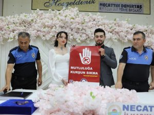 Polisten Düğünlerde “Mutluluğa Kurşun Sıkma, Geleceği Karartma” Bilgilendirmesi