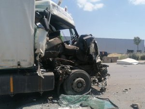 Tır Kazasından Burnu Bile Kanamadan Kurtuldu
