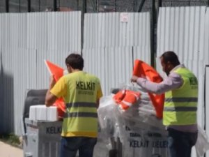 Belediye İşçilerinin Türk Bayrağı Hassasiyeti Takdir Topladı