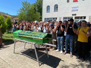 Evinde Ölü Bulunan Gurbetçi Toprağa Verildi: Torunu Gözaltında