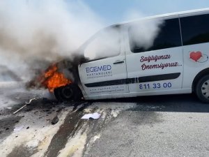 Araç Yangını Araziye Sıçradı