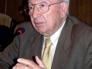 Eski Dışişleri Bakanı İ̇lter Türkmen Vefat Etti