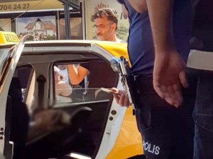 Takside Fenalaşan Kadın Yaşamını Yitirdi