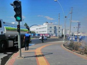 Bağlar Belediyesi Ekiplerinden Anız Yangınına Müdahale