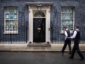 Bakanlardan Başbakanlık Ofisi’ne Çıkarma: Johnson’a İstifa Baskısı