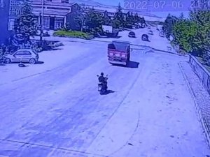 Sanayide Çalışan Küçük Çocuk Motosikletiyle Otomobilin Altında Kaldı