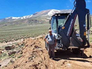 Dağcılar İçin Süphan Dağı’nda Yol Açma Çalışması