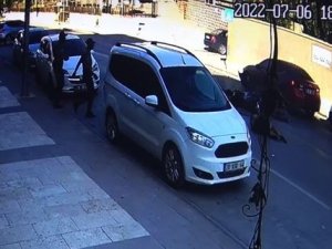 Yola Kontrolsüz Çıkan Aracın Neden Olduğu Zincirleme Kazada Faciadan Dönüldü