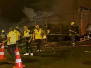 Tünelde Tır Yandı, Sürücüler Mahsur Kaldı