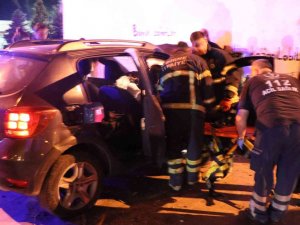Edirne’de Kontrolden Çıkan Otomobil Duvara Çarptı: 1 Yaralı