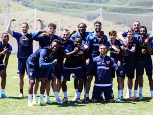 Kayserispor Kaptanı İ̇lhan Parlak: "Kenetlenirsek Büyük Başarılara İmza Atarız"