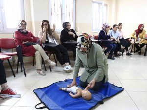 Denizlili Kadınlara İlk Yardım Eğitimi Verildi