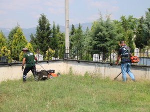 Mezarlıklarda Bayram Temizliği