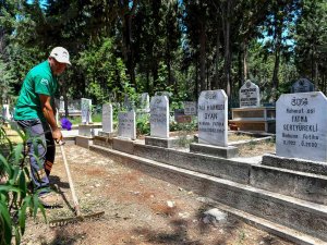 Mersin’de Mezarlıklar Ve İbadethaneler Bayrama Hazır