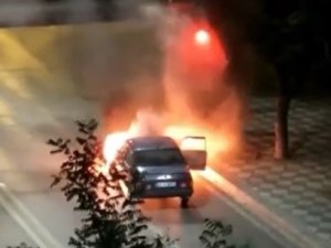 Yol Ortasında Alev Topuna Döndü