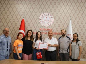 Kütahya’da Hikaye Yazma Yarışmasında Dereceye Giren Öğrencilere Ödüllendirildi