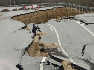 Heyelanın Meydana Geldiği Yol, Kurban Bayramı’na Hazır Hale Getiriliyor