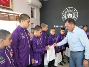 Bünyanlı Basketbolculardan Ali İ̇hsan Kabakcı’ya Ziyaret