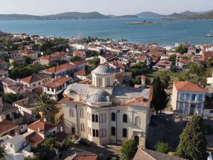 Ayvalık’ta Havai Fişek Ve Yanıcı Madde Kullanımı Yasaklandı
