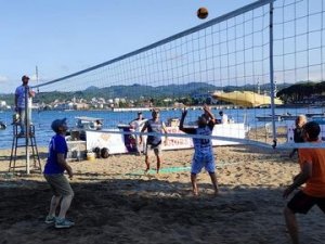 Manyetik Kumda Voleybol Turnuvası Başladı