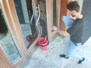 Ümraniye’de Kargocu Oyunu: Daireye Girip Hırsızlık Yaptı