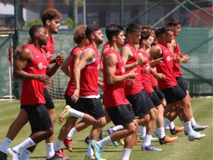 Antalyaspor, 3 Grup Halinde Çalıştı