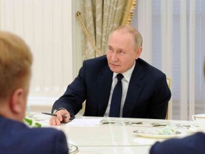 Putin: “Batı Bizi Savaş Alanında Yenmek İstiyorsa, Bırakın Denesinler”