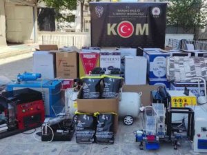 Tekirdağ Ve İ̇zmir’de Dev Operasyon: 4 Milyonluk Tütün Malzemesi Ele Geçirildi